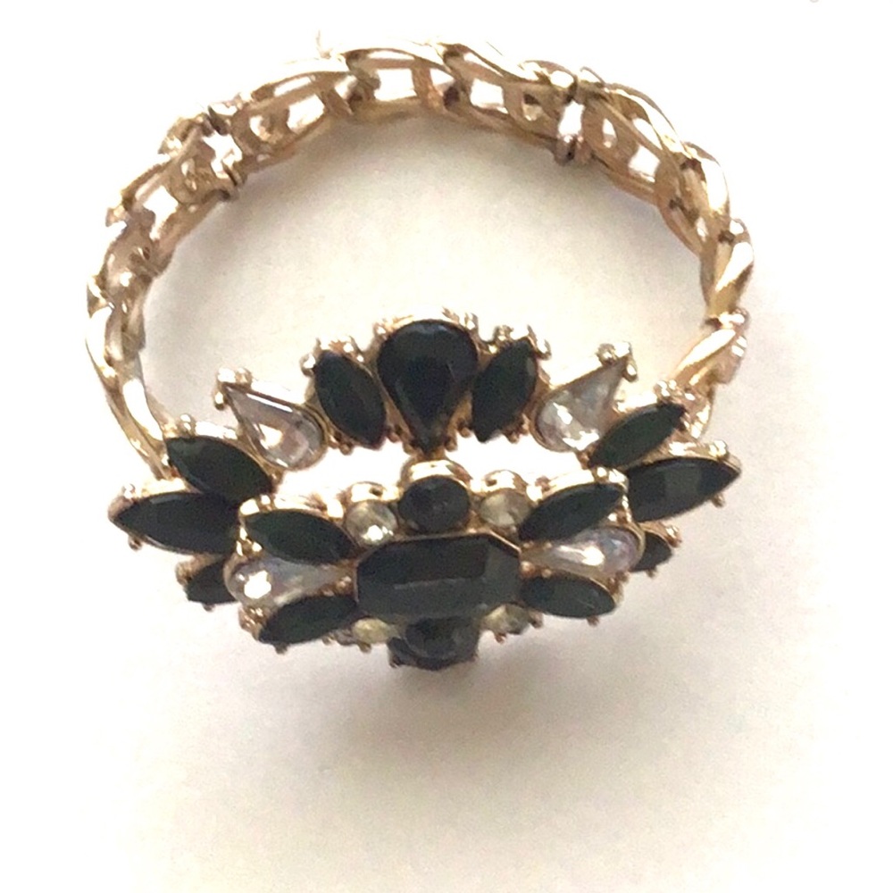 Gold tone Bracelet with Green